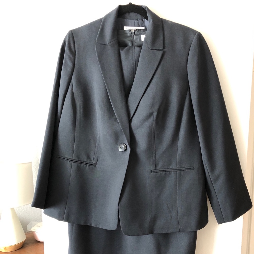 NWT Jones Studio Suit, Navy, 3-piece